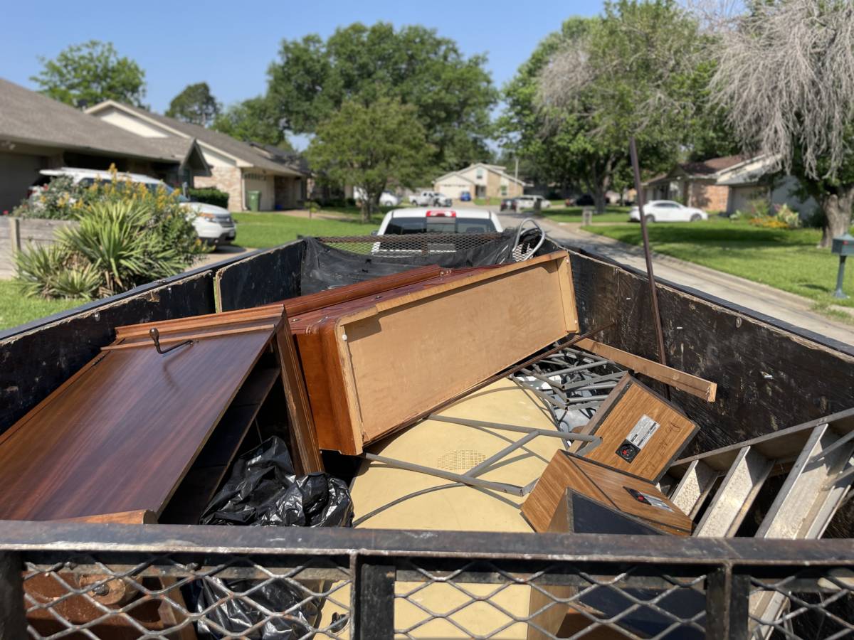 Junk Geeks truck piled with old furniture after furniture removal services in dallas fort worth area